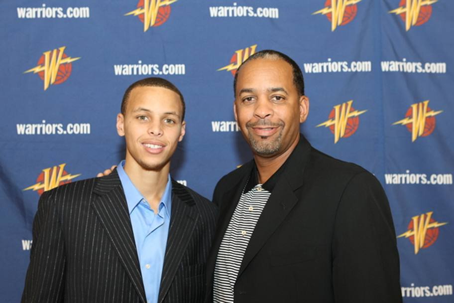 Steph Curry  nato ad Akron, Ohio, curiosamente nello stesso ospedale di LeBron James. Suo padre (con lui nella foto)  Dell Curry, 1083 partite NBA tra il 1986 e il 2002.